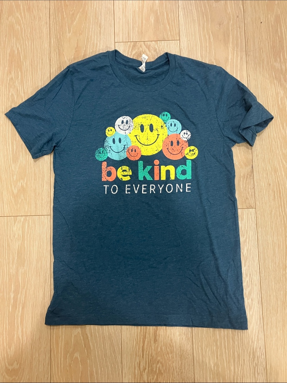 Be Kind to Everyone smiley face tee NWOT